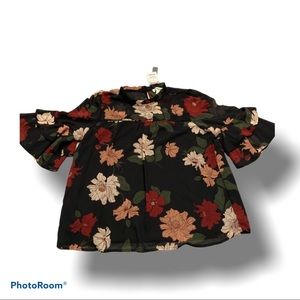 NWOT Beautiful, Juniors size M, 3/4 length sleeve, Floral Top